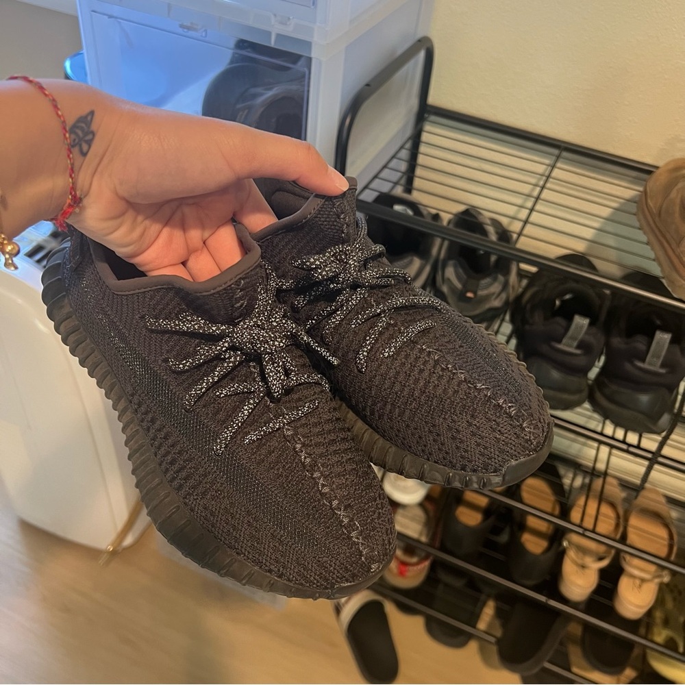 *MOVING SALE* Yeezy Boost V2 350 in black, size 4.5 Big Kids / 6.5 Women